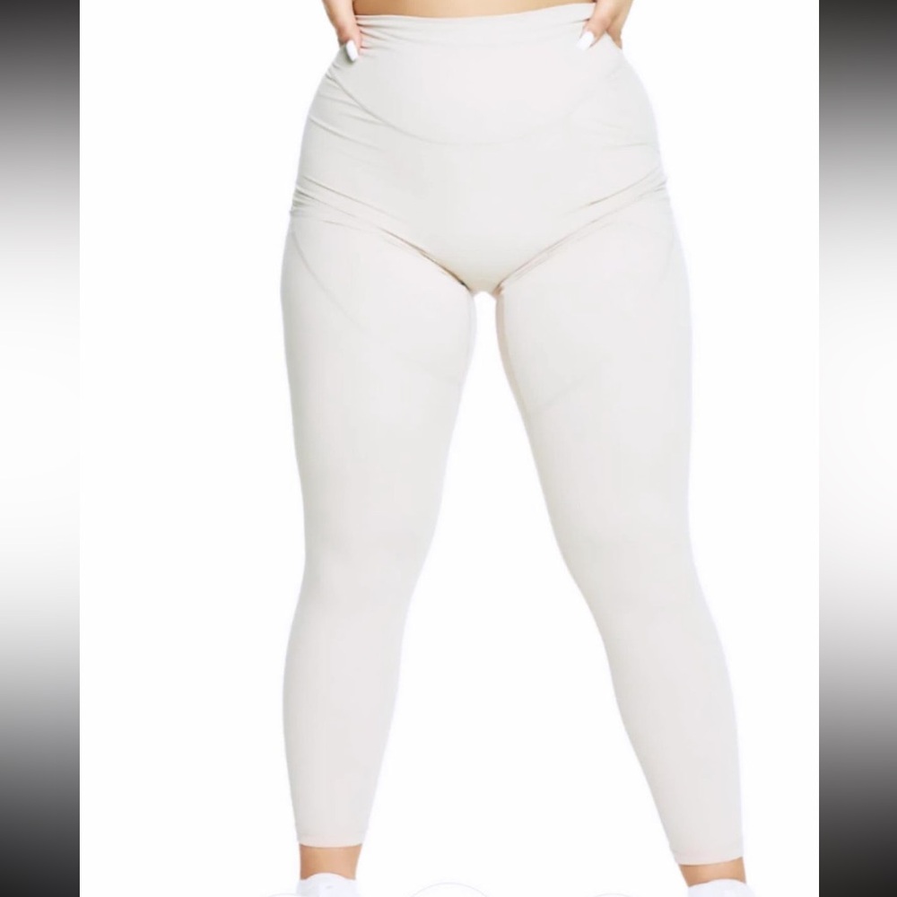 ILUS Label confidence leggings